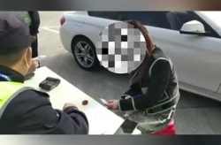 小姐姐的车速,小姐姐驾驭风驰电掣的驾驶风采